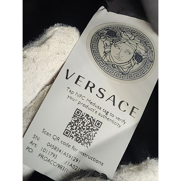 SOLD Versace Greca Black La Medusa Leather Tote Bag with Matching Pouch - Picture 14 of 15